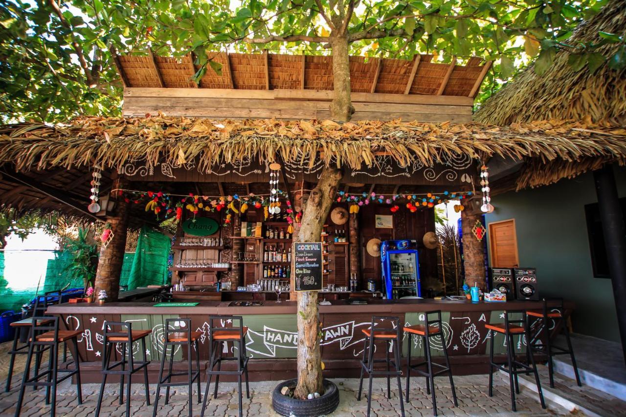 Bandon Beach Bar & Hostel (Adults Only) Ламаи-Бич Экстерьер фото