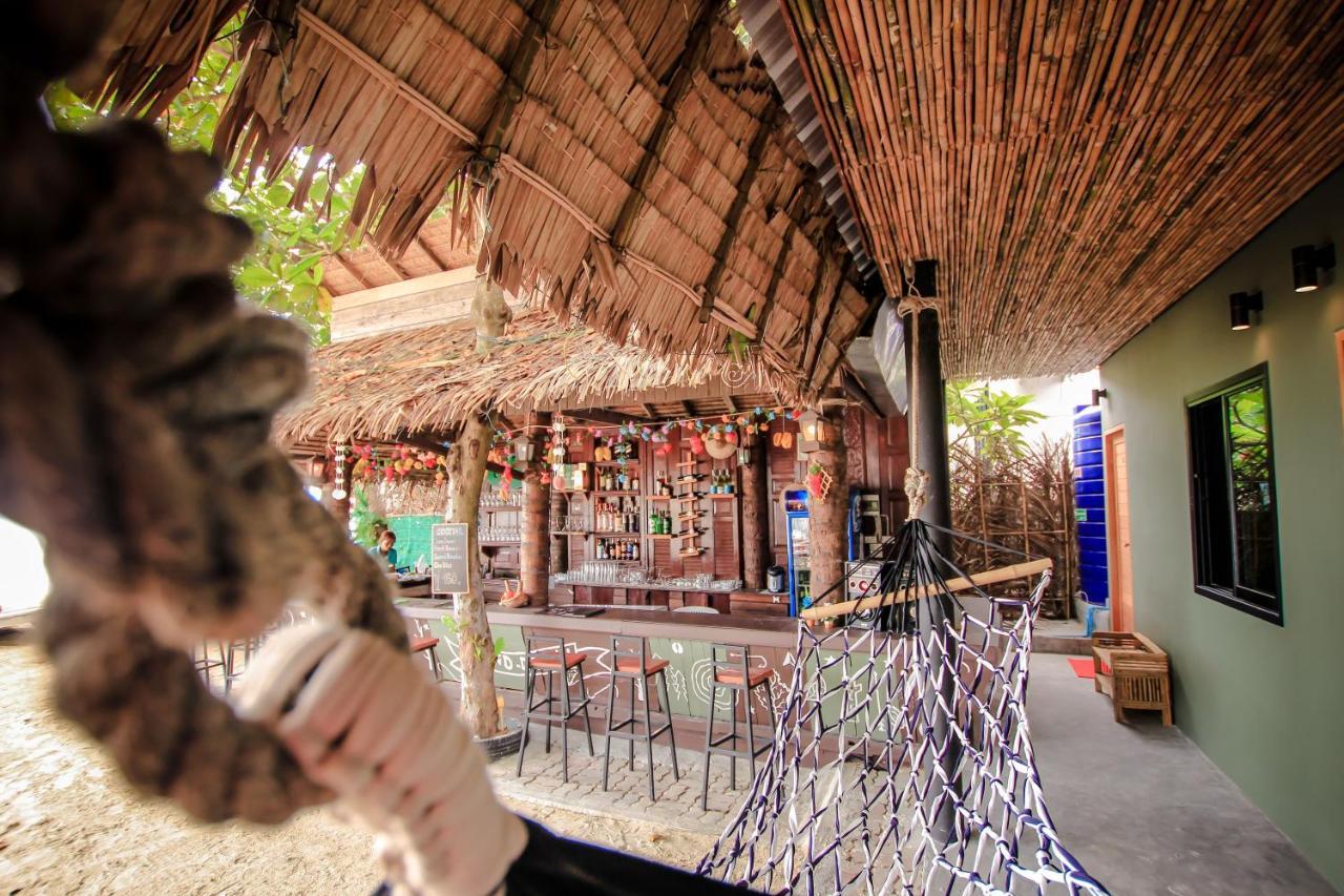 Bandon Beach Bar & Hostel (Adults Only) Ламаи-Бич Экстерьер фото