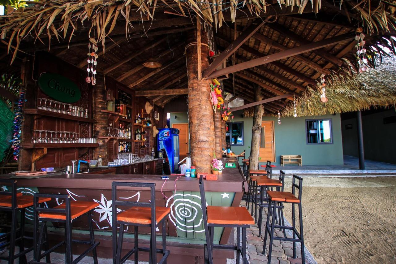 Bandon Beach Bar & Hostel (Adults Only) Ламаи-Бич Экстерьер фото