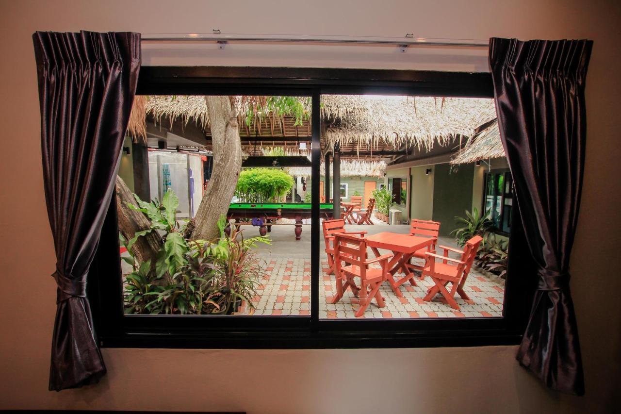 Bandon Beach Bar & Hostel (Adults Only) Ламаи-Бич Экстерьер фото