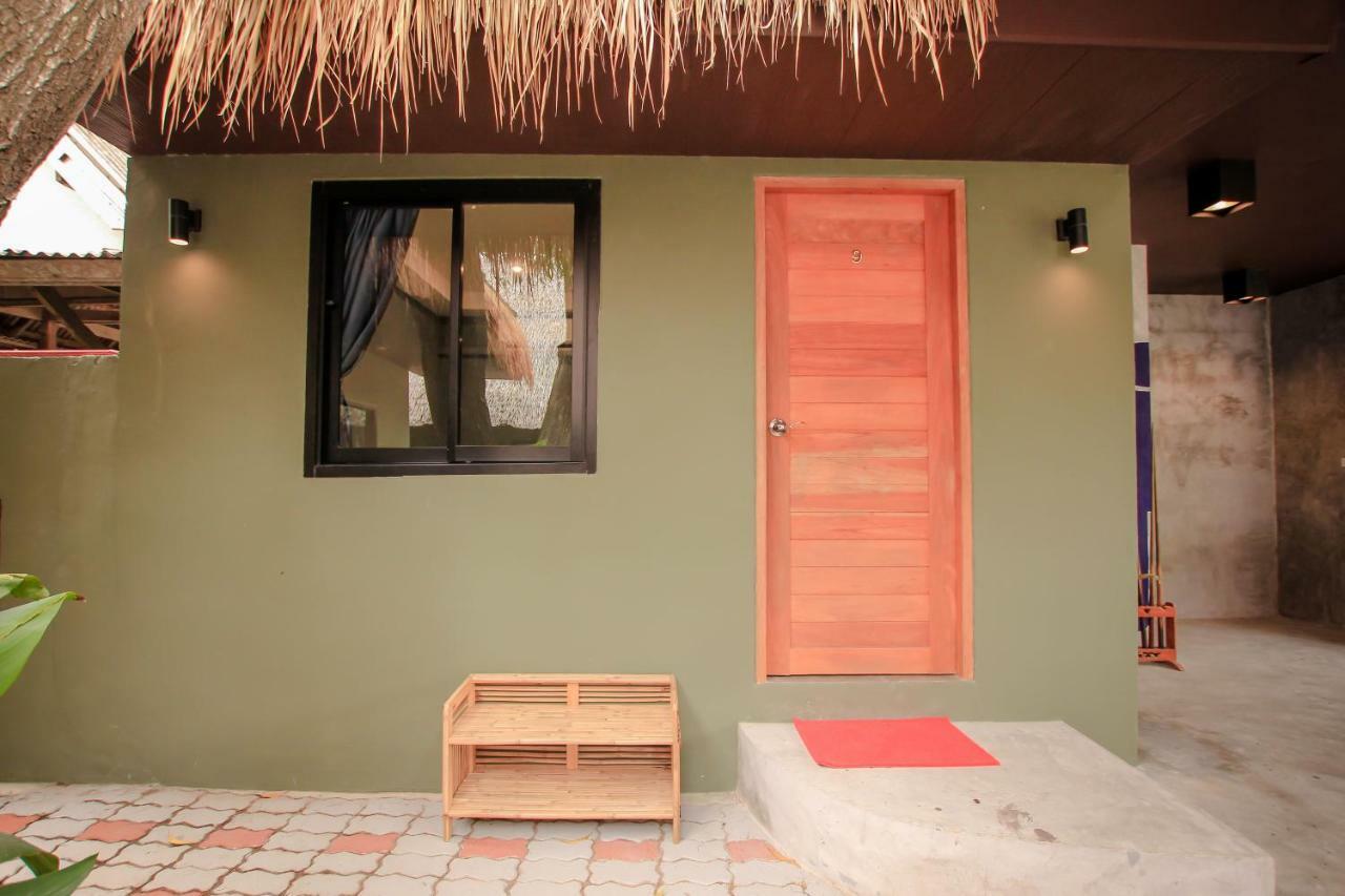 Bandon Beach Bar & Hostel (Adults Only) Ламаи-Бич Экстерьер фото